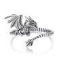 Fingerring Drache aus 925er Silber, detailreich und größenverstellbar, symbolisiert Stärke und Weisheit, präsentiert auf einem weißen Hintergrund.