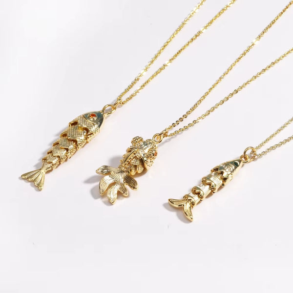 Fisch Halskette aus Edelstahl mit goldenem Fisch Anhänger und Edelstahlkette, wasserfester maritimer Schmuck für Damen und Herren.