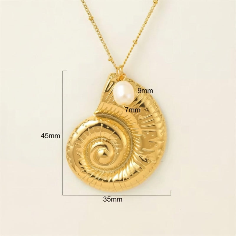 Ammonit Halskette aus Edelstahl mit Fossil Anhänger und echter Süßwasserperle, wasserfeste Halskette für Damen.