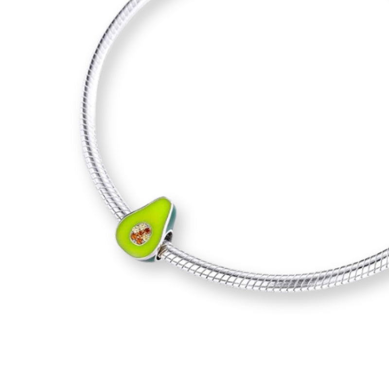 Avocado Charm aus 925er Silber – stilvoller Anhänger in Avocadoform, ideal für Armband oder Halskette, perfekter Schmuck für Food-Lovers.