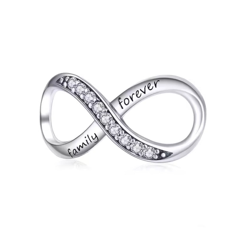 Family Forever, Unendlichkeits Charm-Anhänger aus 925er Silber mit Kristallen – funkelndes Infinity-Symbol für Liebe, Familie & ewige Verbindung.