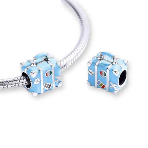 Koffer Charm Anhänger aus Sterling Silber mit blauer Emaille – Symbol für Reisen, Urlaub, Glücksbringer und Schutzenge
