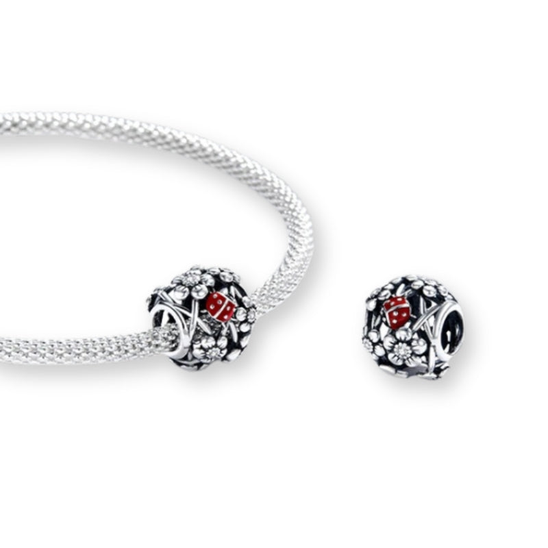 Marienkäfer Charm aus 925er Silber – liebevoll gestalteter Anhänger als Glücksbringer und Symbol für Hoffnung, Schutz und Lebensfreude.