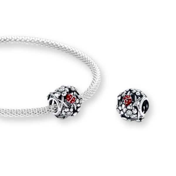 Marienkäfer Charm aus 925er Silber – liebevoll gestalteter Anhänger als Glücksbringer und Symbol für Hoffnung, Schutz und Lebensfreude.