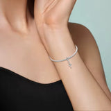 Ballerina Charm-Anhänger aus 925er Silber mit Kristallen – tragbar an Armband oder Halskette, elegant & filigran gestaltet.