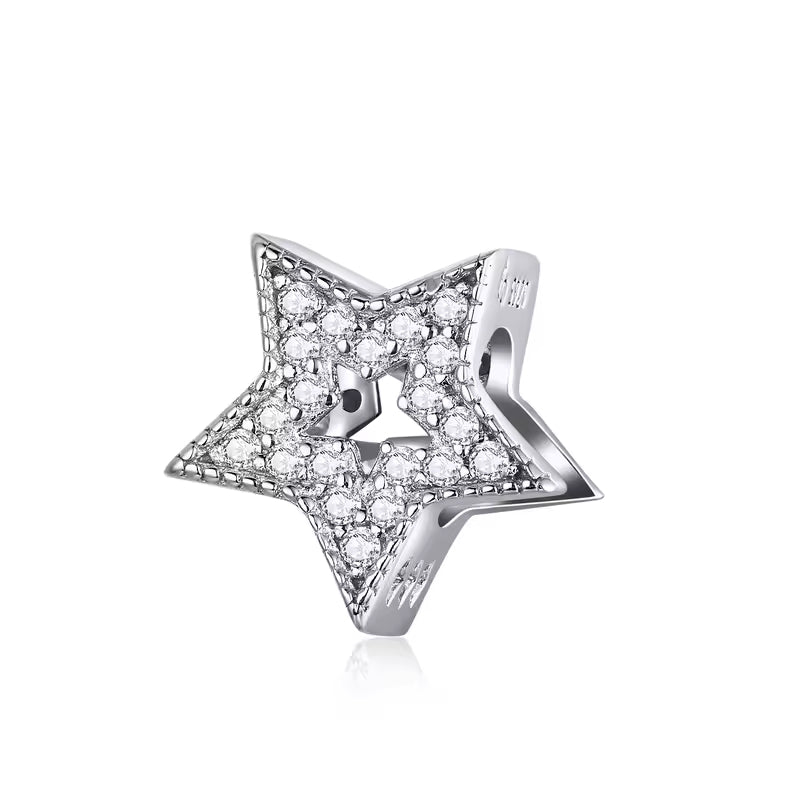 Sternen Charm aus 925er Silber, besetzt mit zahlreichen Kristallen – funkelndes Symbol für Hoffnung, Licht und innere Führung.