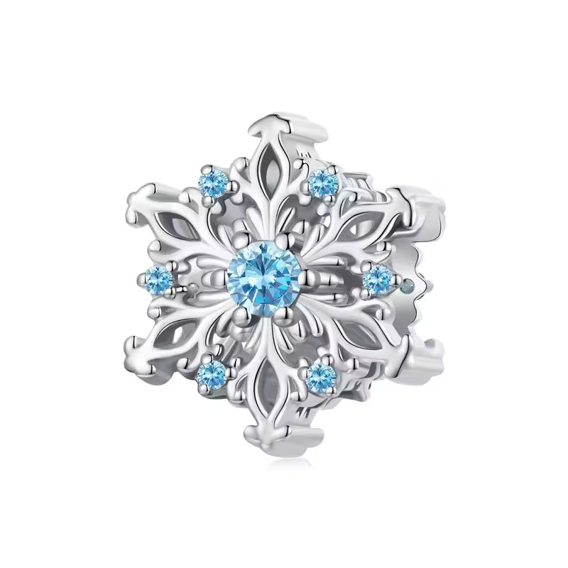 Schneeflocken Charm mit vielen Kristallen – winterlicher Anhänger mit funkelndem Eiskristall-Design, perfekt für Charm-Armbänder und Ketten. ❄️✨