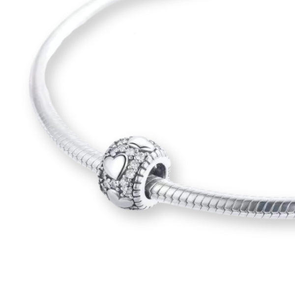 Herzchen Charm aus 925er Silber – schlichter, glänzender Anhänger als Symbol für Liebe, Nähe und Verbundenheit.