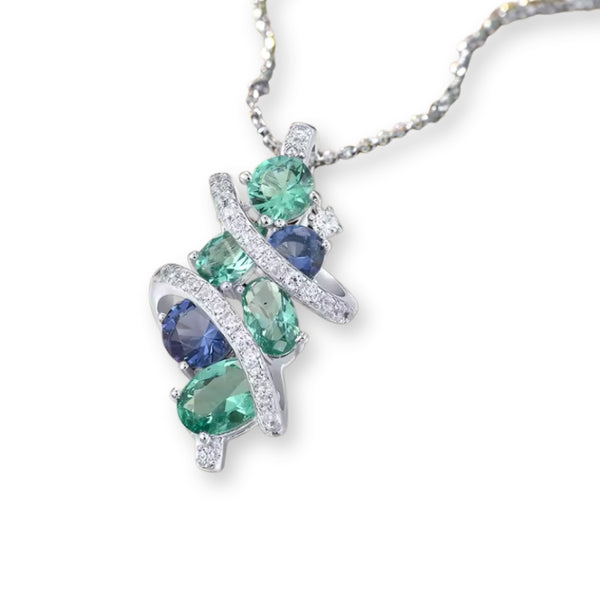 Verspielter Glamour Anhänger aus 925er Silber mit blauen und grünen Kristallen – elegantes Schmuckstück für Lebensfreude, Farbe und Stil.