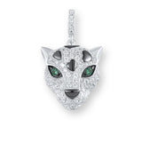 Leopard Anhänger aus 925er Silber mit grünen Kristallaugen – symbolträchtiger Talisman für Stärke, Intuition und Eleganz.