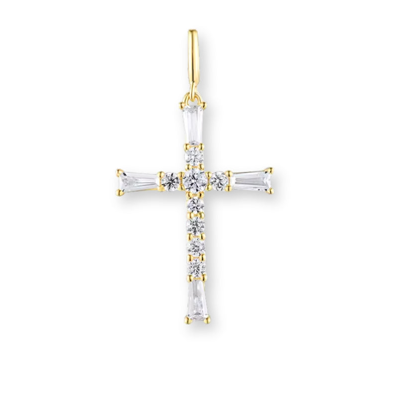 Gold Kreuz-Halskettenanhänger aus 925er Sterlingsilber mit vielen kleinen Kristallen – filigran, glänzend und spirituell auf hellem Hintergrund.